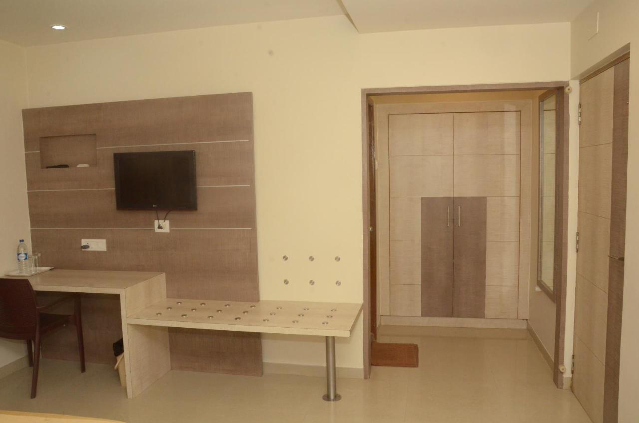 Tirukkadaiyur Hotel Kanakabhishegam First Hotel From The Thirukadaiyur Temple מראה חיצוני תמונה