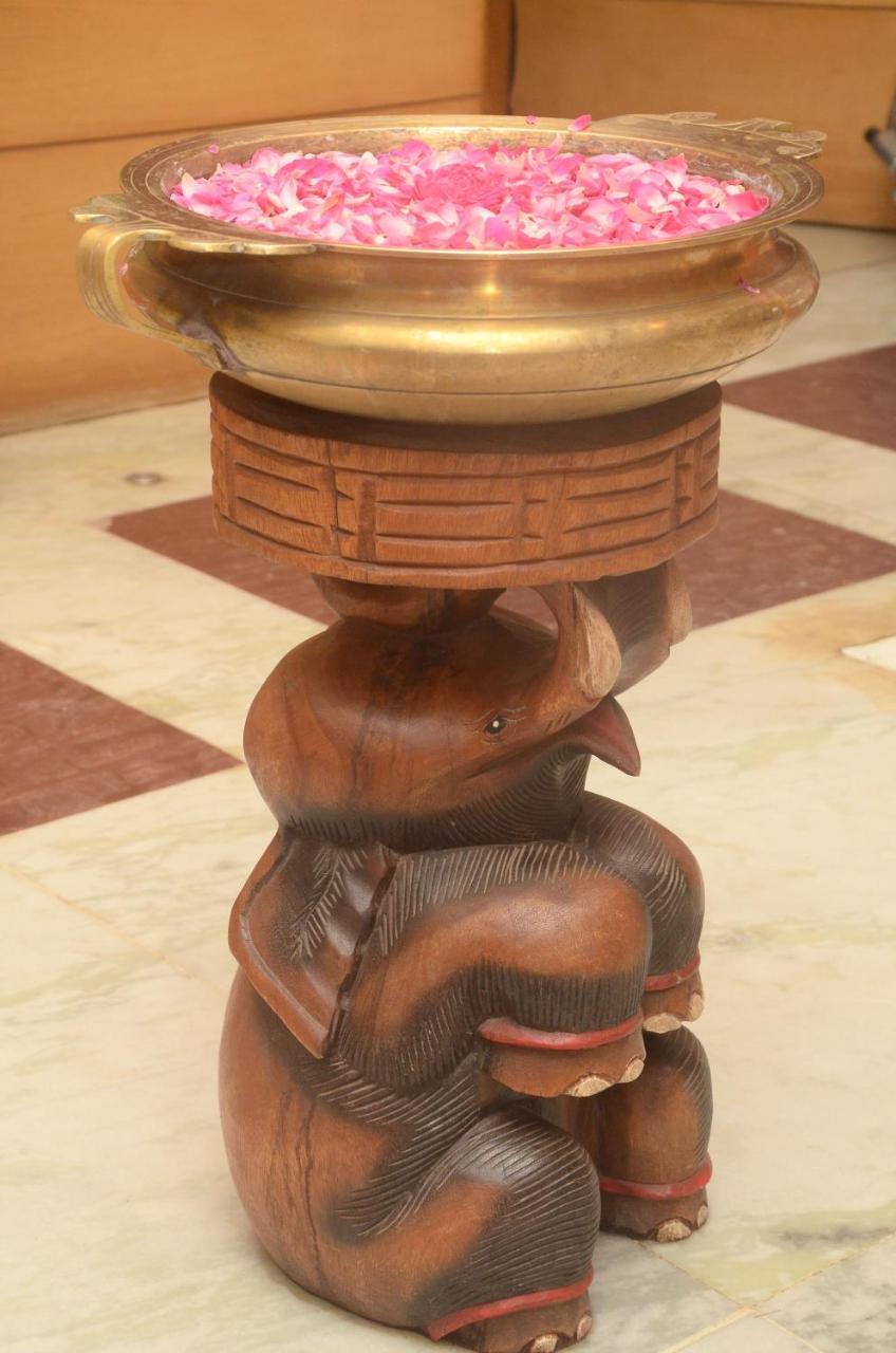 Tirukkadaiyur Hotel Kanakabhishegam First Hotel From The Thirukadaiyur Temple מראה חיצוני תמונה